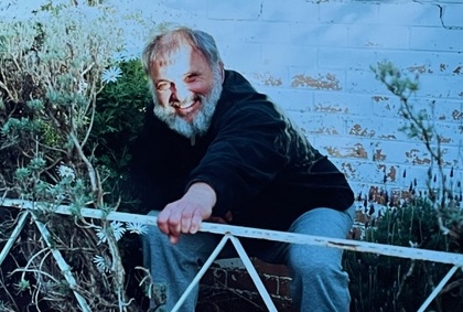 Al Wunder outside Cecil Street Studio, Fitzroy circa 2001. Photo by Anne O'Keefe